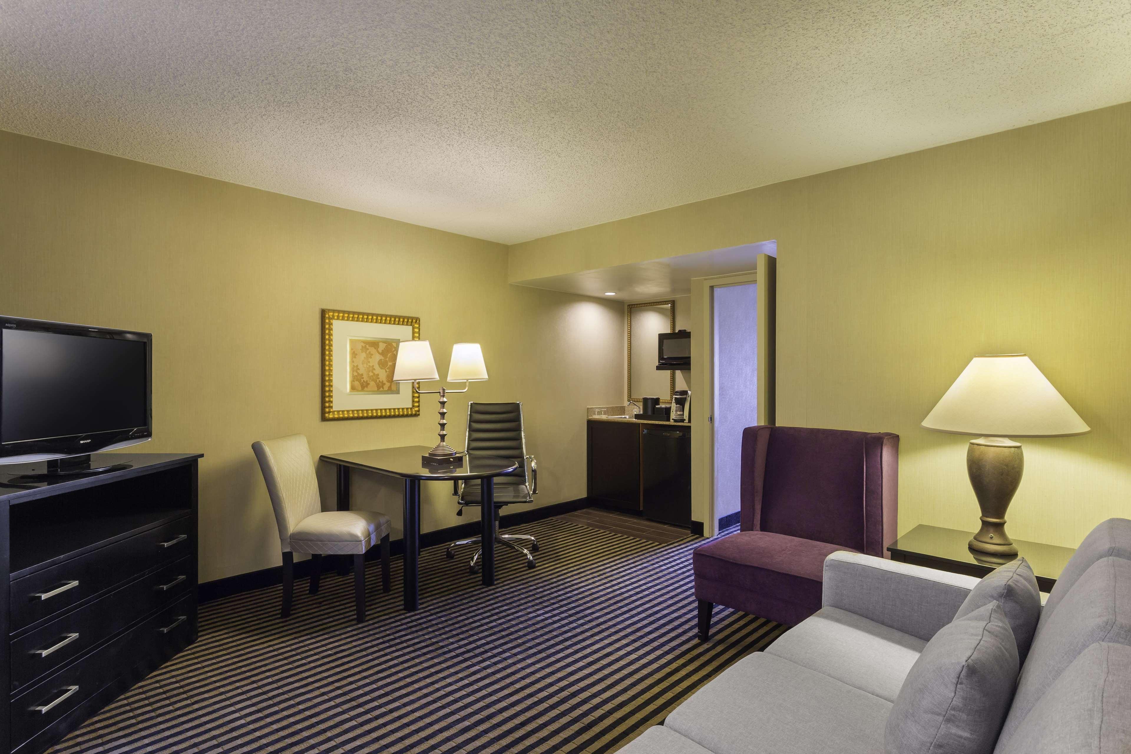 Embassy Suites By Hilton Piscataway Somerset Экстерьер фото